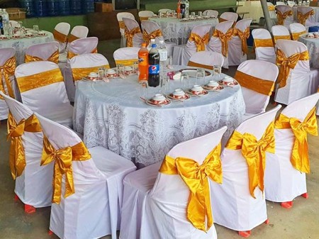 สินค้า ขาย ผ้าคลุมโต๊ะจีน-โต๊ะกลมราคาโรงงาน ถูกงานวัดงานบุญงานเลี้ยง ขายผ้าคลุมเก้าอี้ราคาถูก รับผลิตผ้าคลุมเก้าอี้สกรีนชื่อ-ราคาส่ง สำหรับโรงแรมและอีเวนต์ทุกประเภท